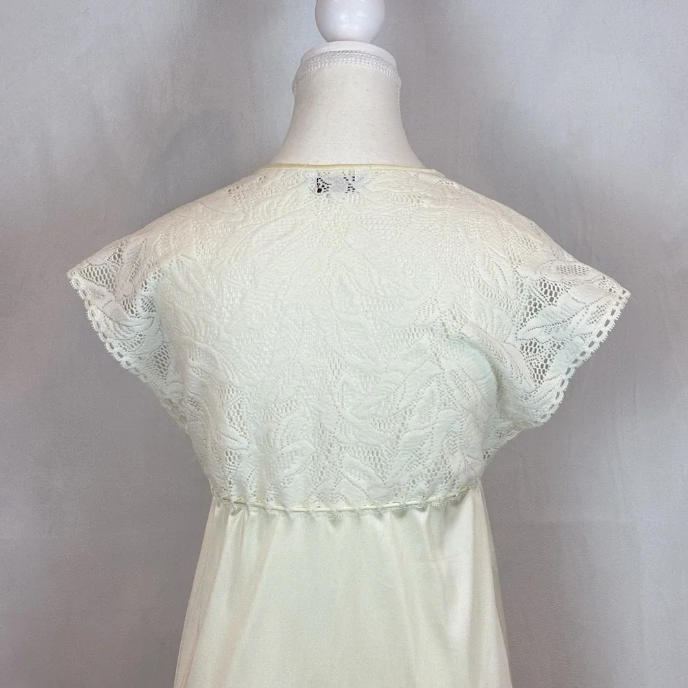 Vintage Vanity Fair Women's Beige Cap‎ sleeve lace satin slip dress sz Petite SM